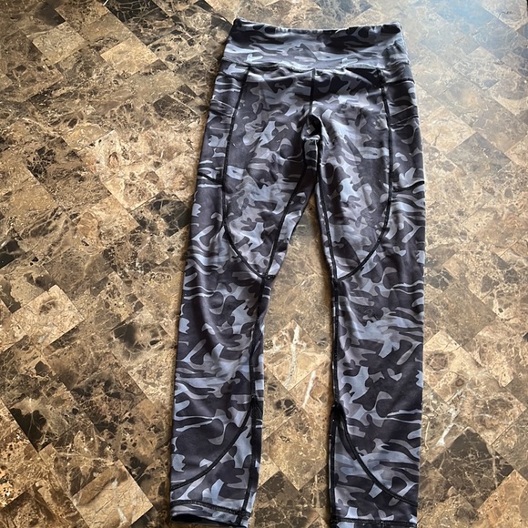 Black Camo Zyia Leggings - Picture 3 of 8